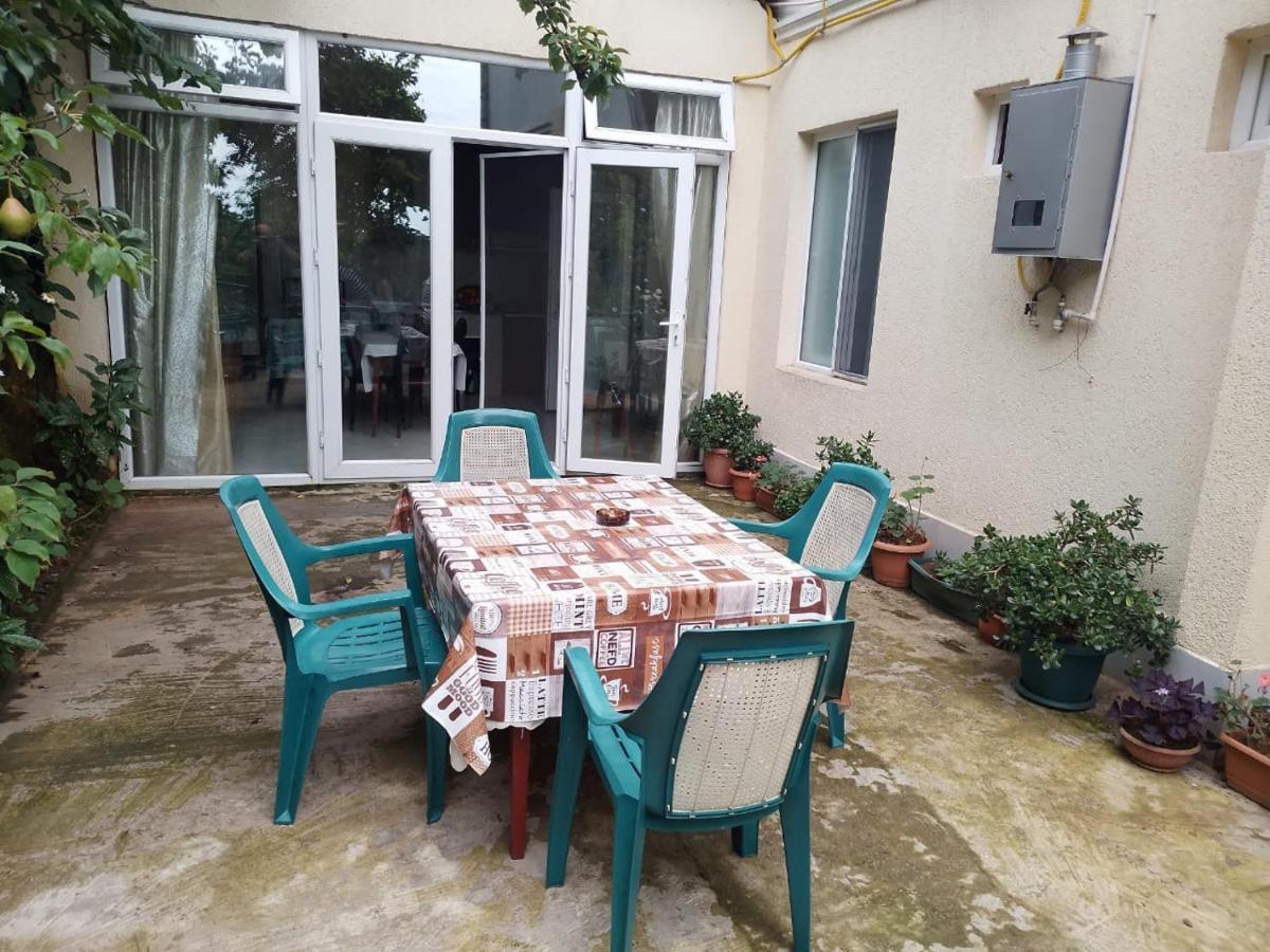 Merabi And Neli Guest House Makhinjauri Exterior photo
